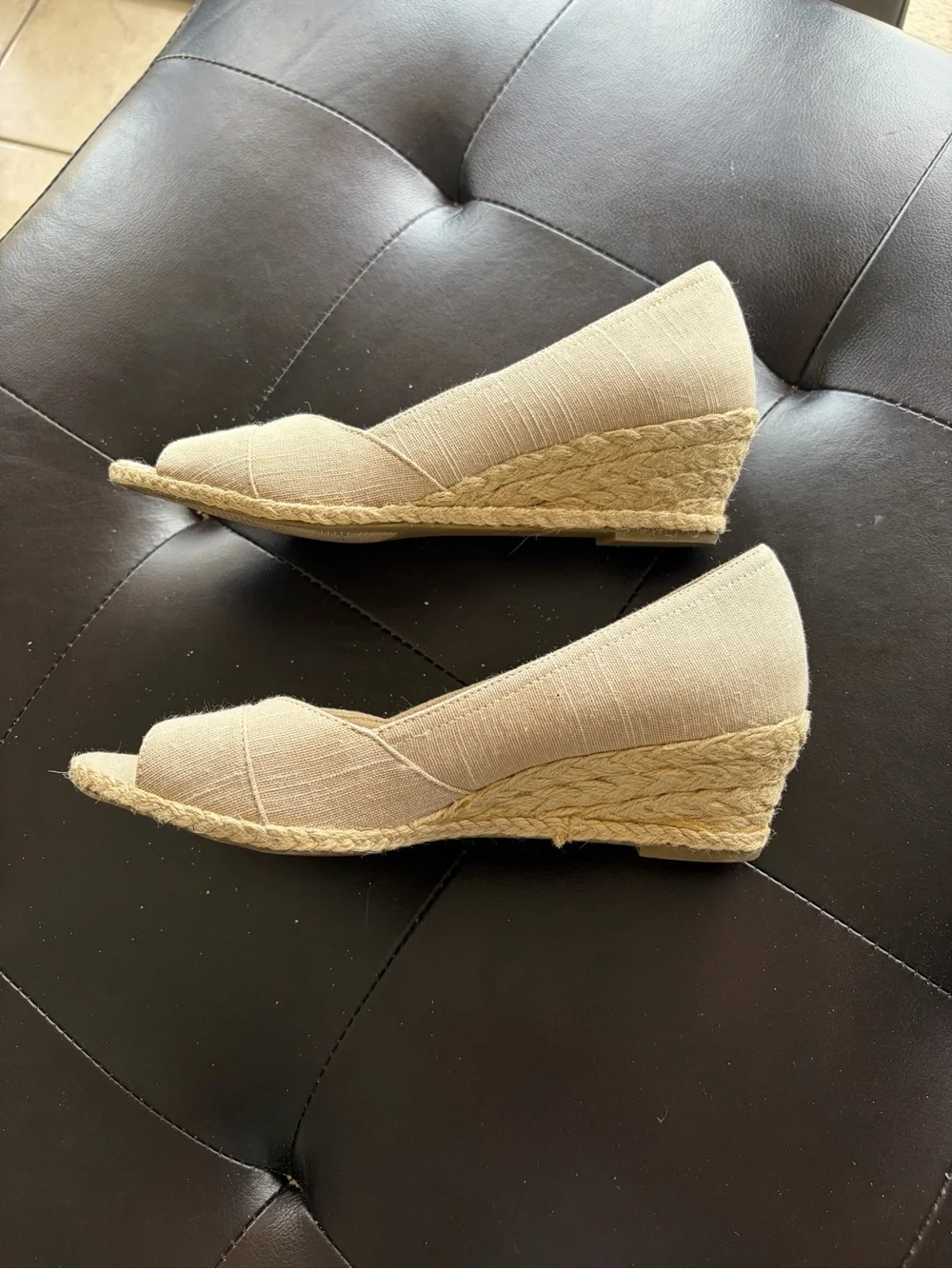 Coach and Four Womens Size 8 Beige Fabric Peep Toe Espadrille Wedge Shoes